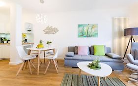 Strandvilla Seeadler hinter Düne und Meer